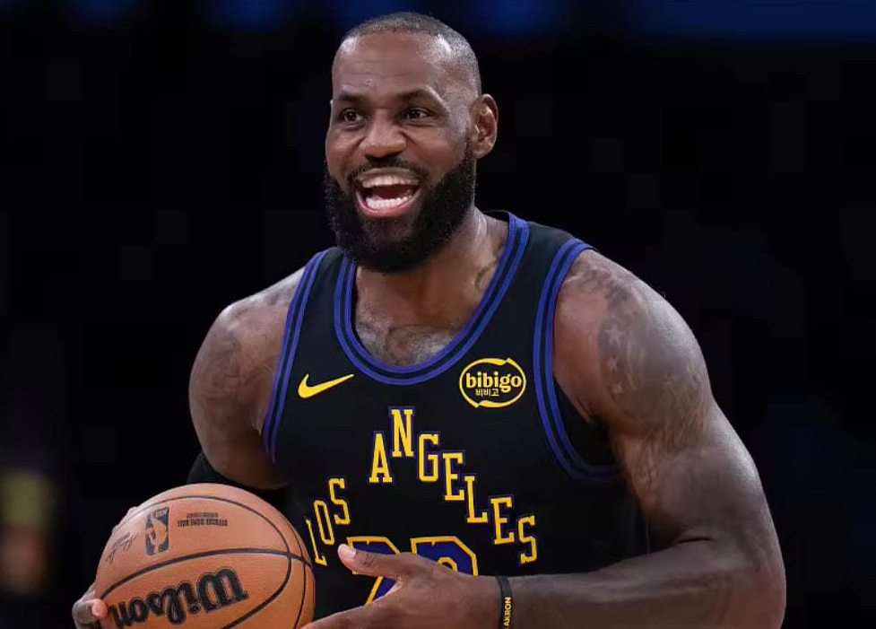 世界杯官方平台指南-詹姆斯留在湖人概率大增！洛杉矶生活安逸，有高尔夫球场！